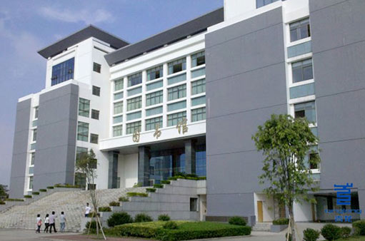 �x���ǻ�У�@��ʥ���(y��ng)��͵�ģ�K�t�����坍ȡů��(bi��o)�U